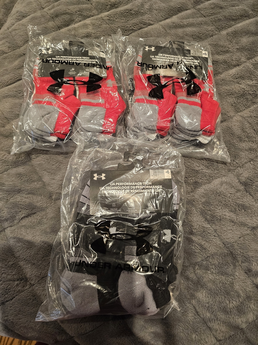 Under Armour Women’s Performance Crew Socks - 2xRed/White/Black  1xBlack